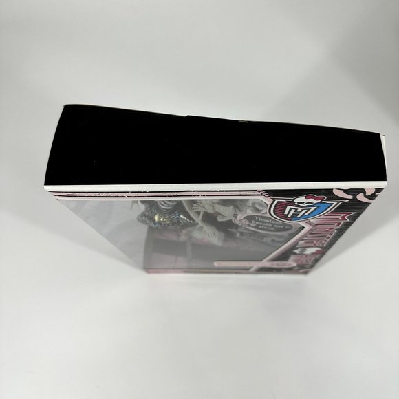Monster High ROCHELLE GOYLE Original Version 2011 NIB - Picture 3 of 12